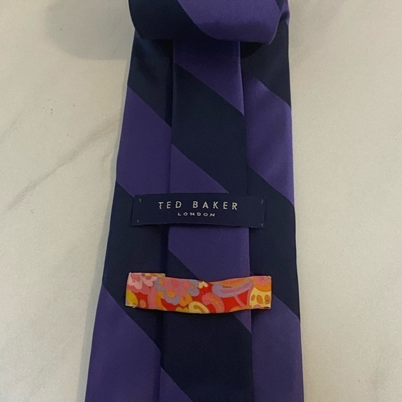 Ted Baker London 100% silk necktie - Picture 2 of 3